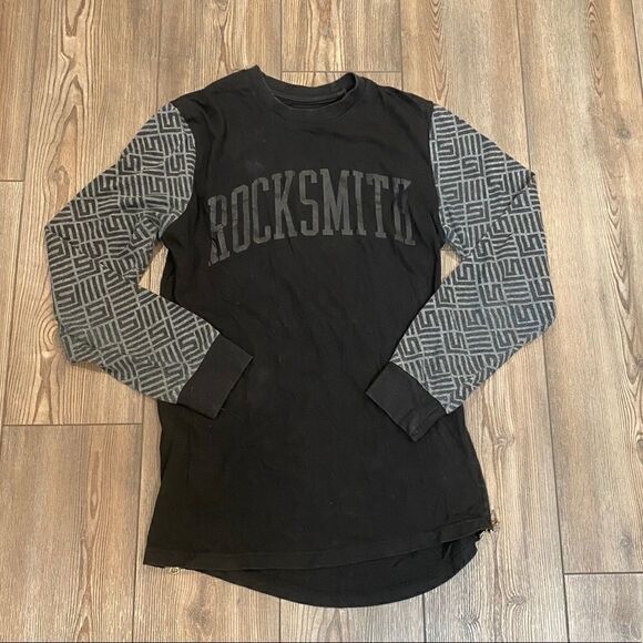 Men’s Rocksmith Zipper Accent Logo TShirt Small - Picture 1 of 7